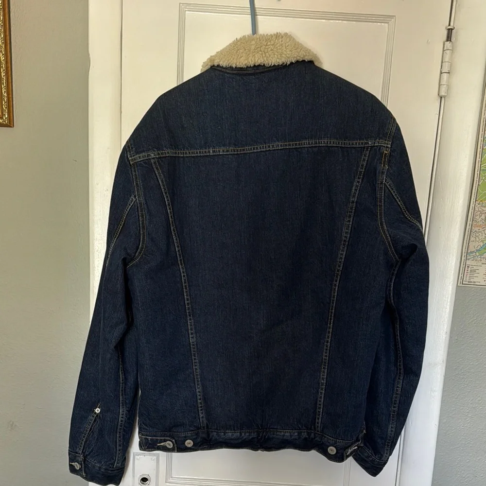 Levi's Sherpa Lined Denim Jacket - Picture 7 of 7